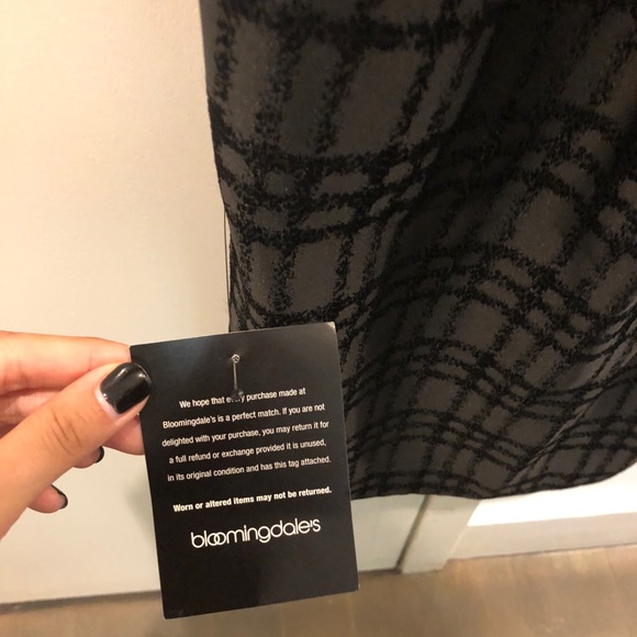 Black dress - Picture 3 of 3